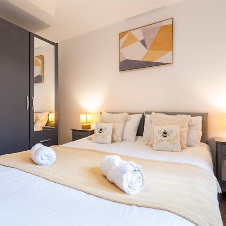 Parking - Spacious - Smart Tv - Self Checkin - Garden - King Derby Kültér fotó
