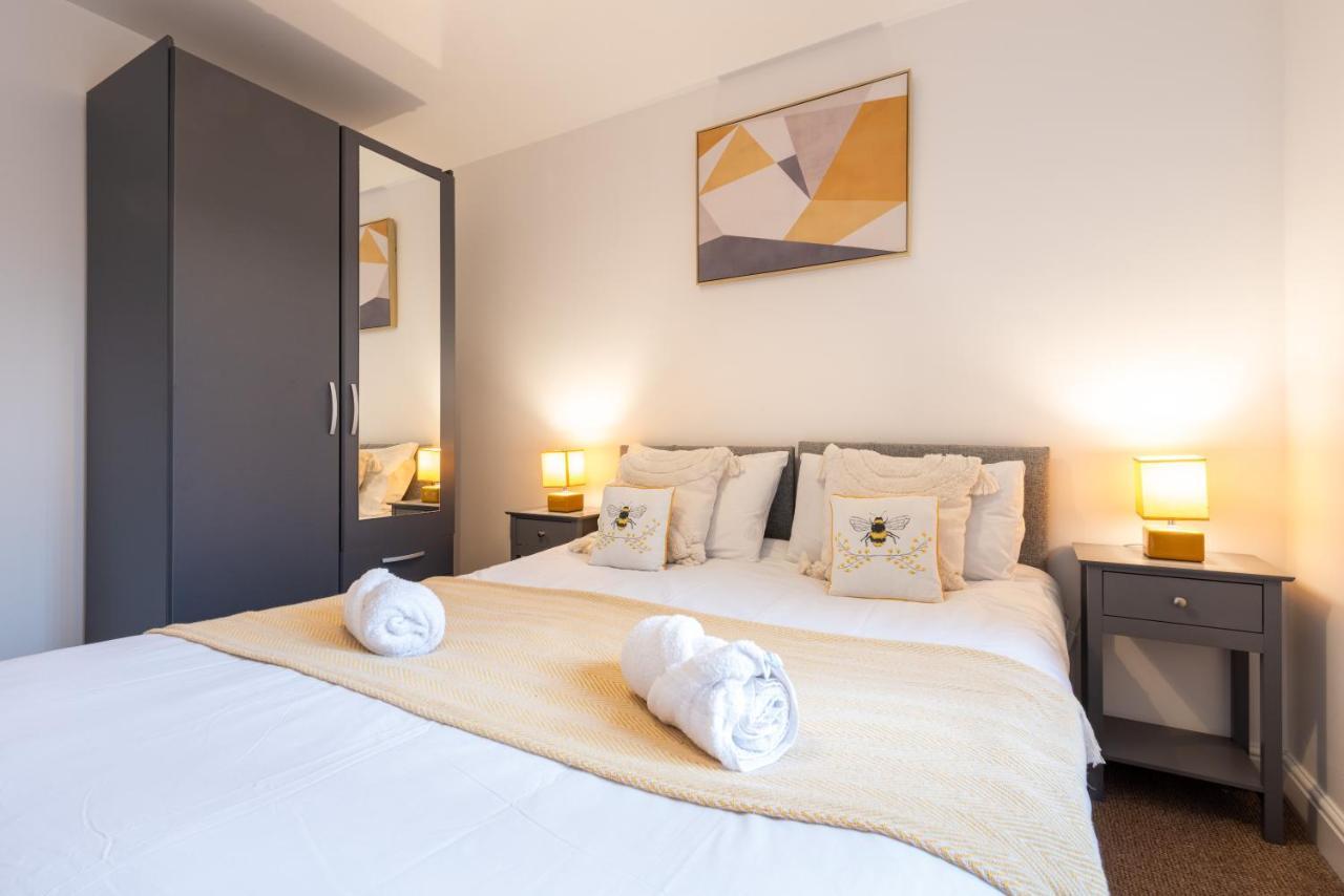 Parking - Spacious - Smart Tv - Self Checkin - Garden - King Derby Kültér fotó